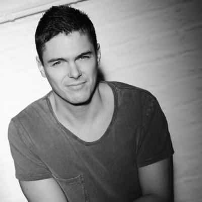 RbT1PfYj_400x400 Oliver Lang